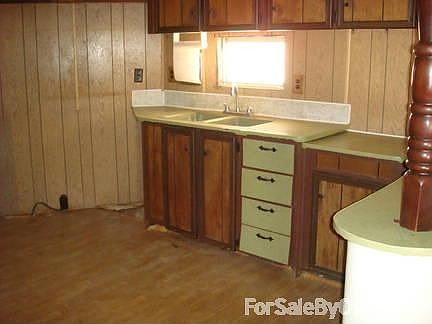 3rd image of 850 W Lake Dr