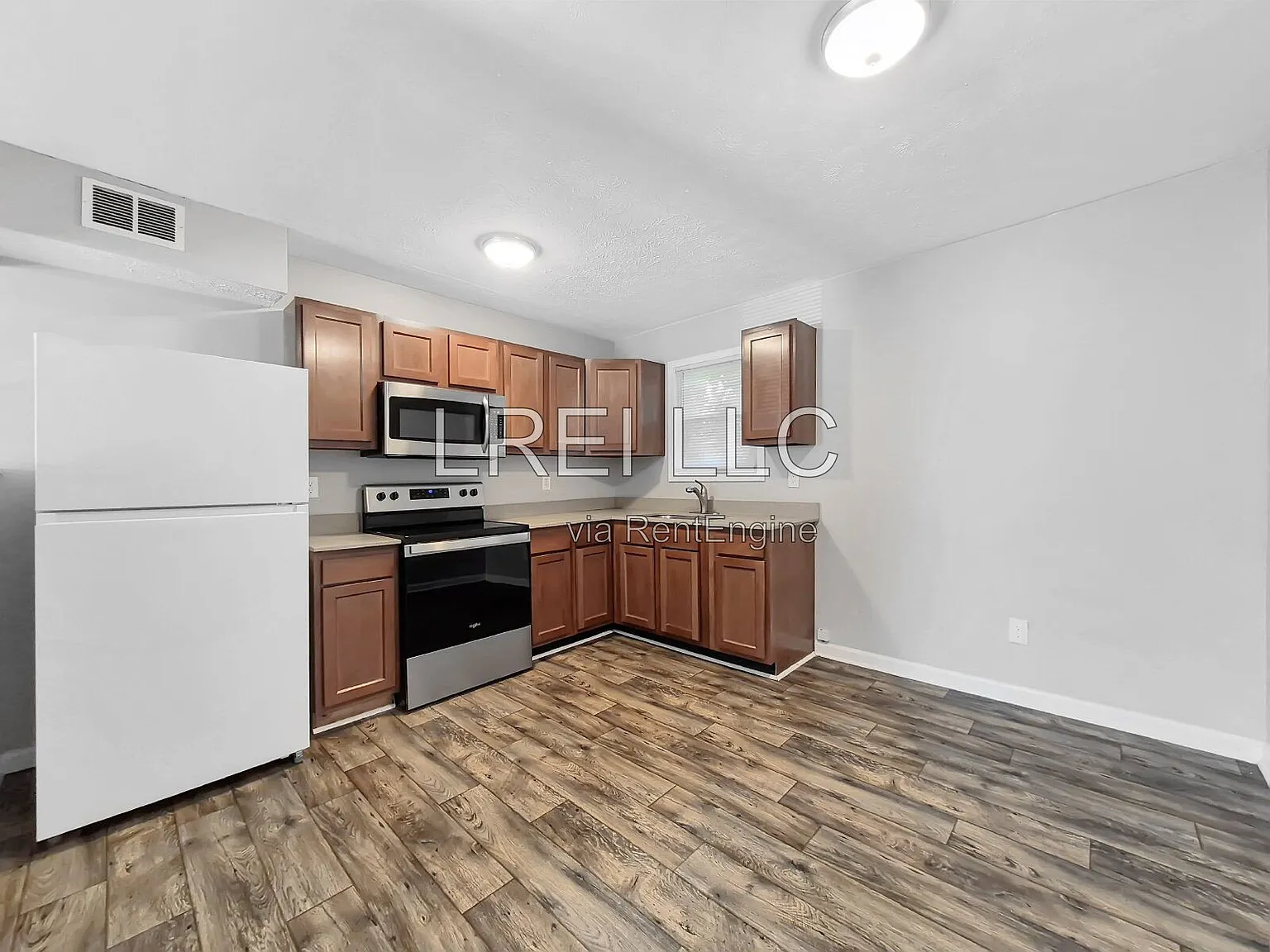 3 bed, 1.0 bath, 950 sqft, $1,100 — Photo 3