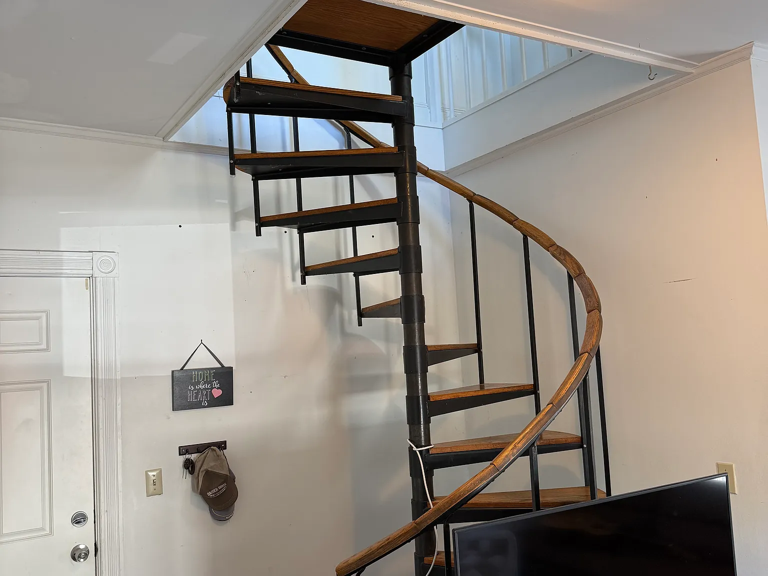 2 bed, 850 sqft, $2,475 — Photo 2