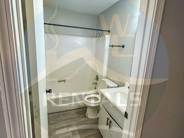 569 Country Club Dr — Photo 5
