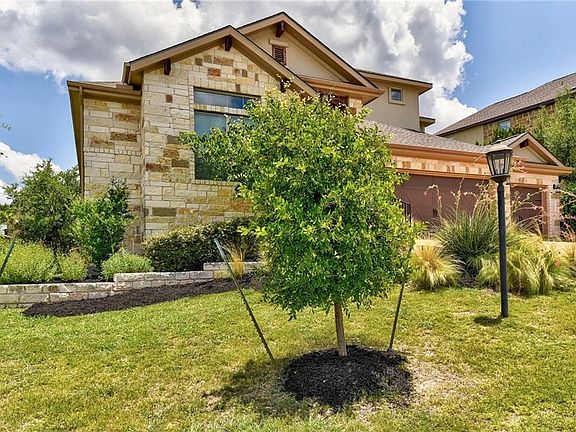 2nd image of 205 Coopers Crown Ln