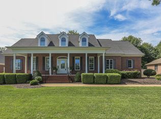205 Willow Lake Dr, Paducah, KY 42003