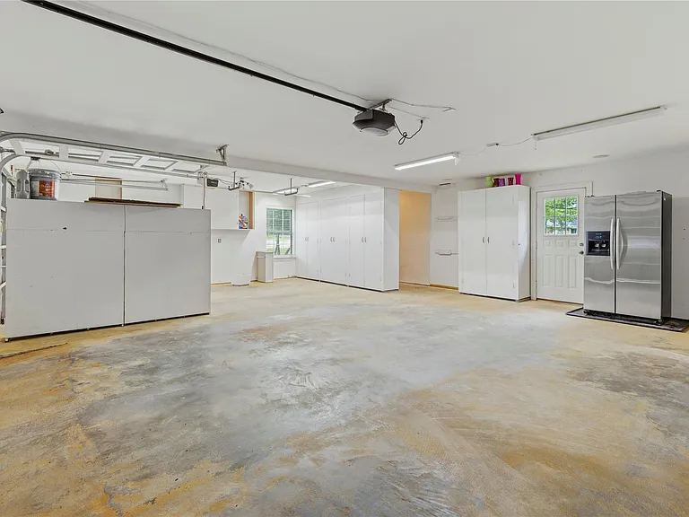 106 Lazy Springs Dr — Photo 42
