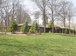 2269 S Warson Rd, Saint Louis, MO 63124