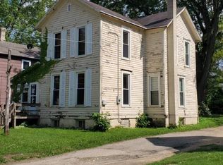 527 W Douglas, Freeport, IL 61032