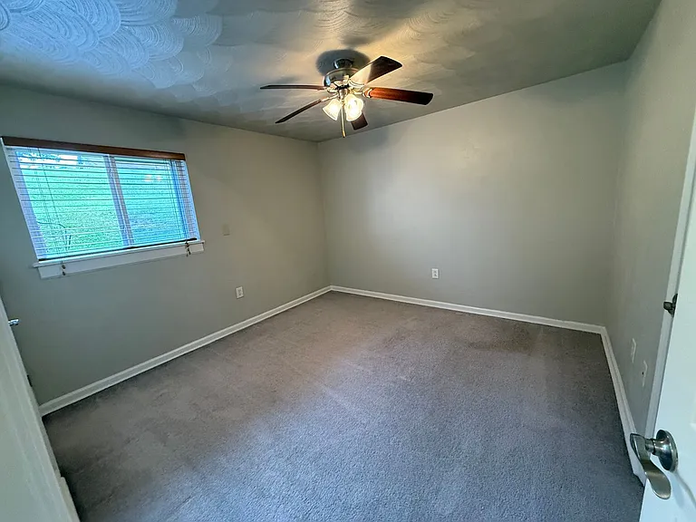 1730 Liberty Ln #14 — Photo 8