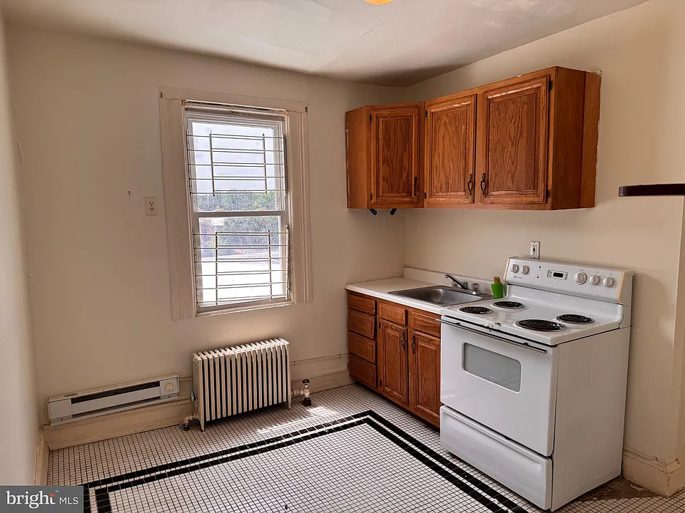 1016 W Main St