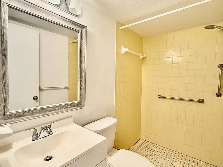 7560 92nd St #102B — Photo 29