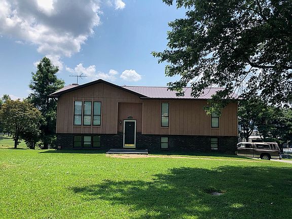 2nd image of 1206 Hill Dr