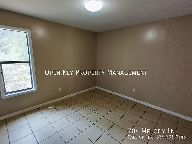 704 Melody Ln — Photo 7