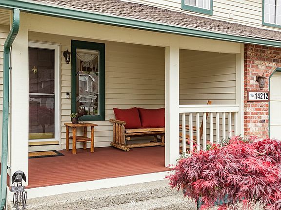 Covered porch & entry>