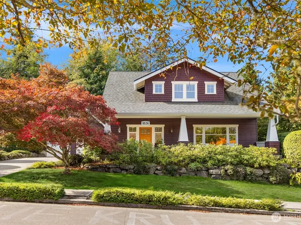 9536 NE North Town Loop, Bainbridge Island, WA 98110