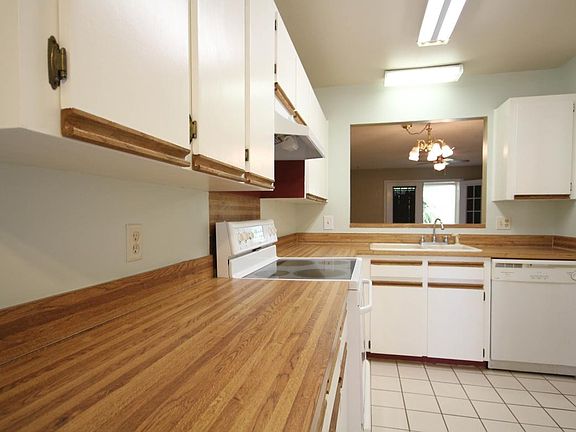 2nd image of 850 E Lime St APT 3