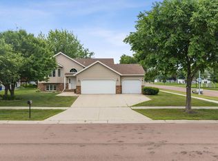 2803 33rd St S, Fargo, ND 58103