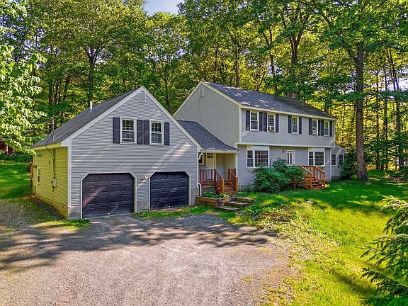3rd image of 25 Pinneo Hill Road