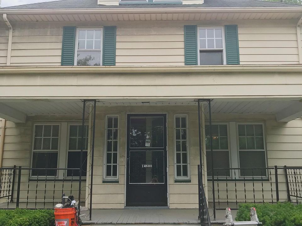 Private Porch & Entry