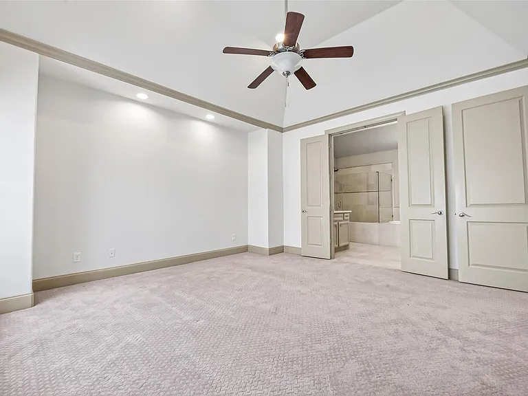 308 W Bell St — Photo 41