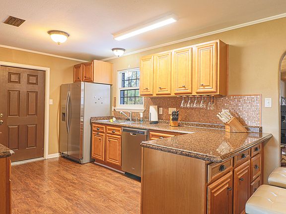 4th image of 11317 Pine Dr