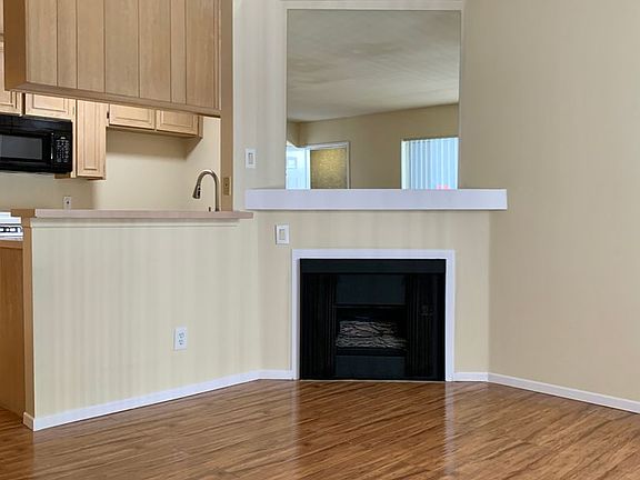 3rd image of 14309 Sylvan St #205