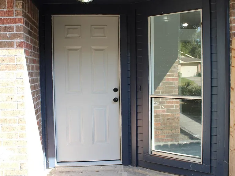 9211 Golden Meadow Dr — Photo 3