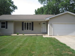 627 Magnolia Dr, Chatham, IL 62629