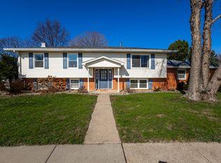 3960 Tam O Shanter Dr N, Bettendorf, IA