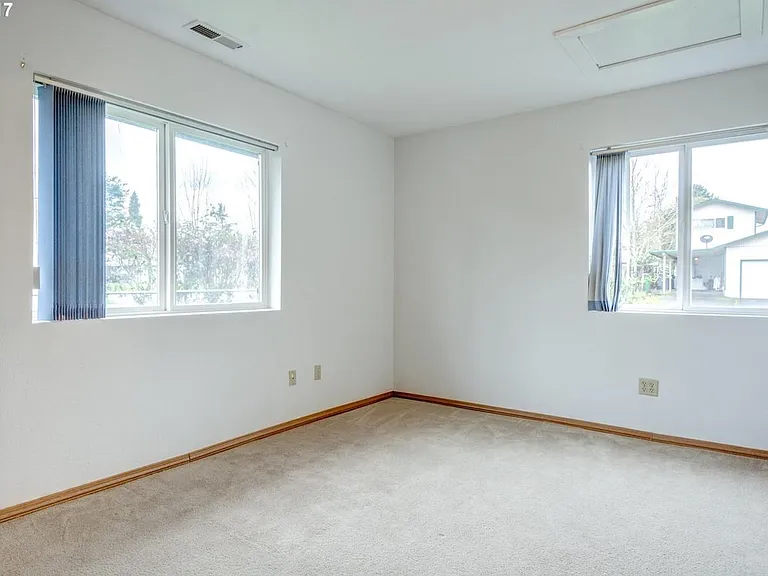 Wall to wall carpet Bedroom