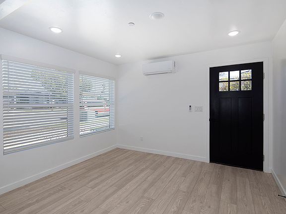 3rd image of 3025 Luna Ave #0