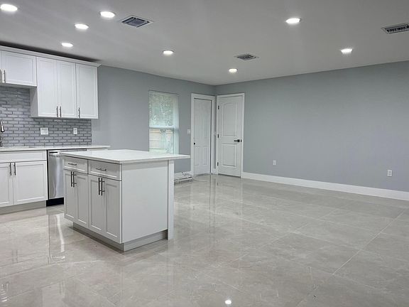 3rd image of 1474 Victoria Drive