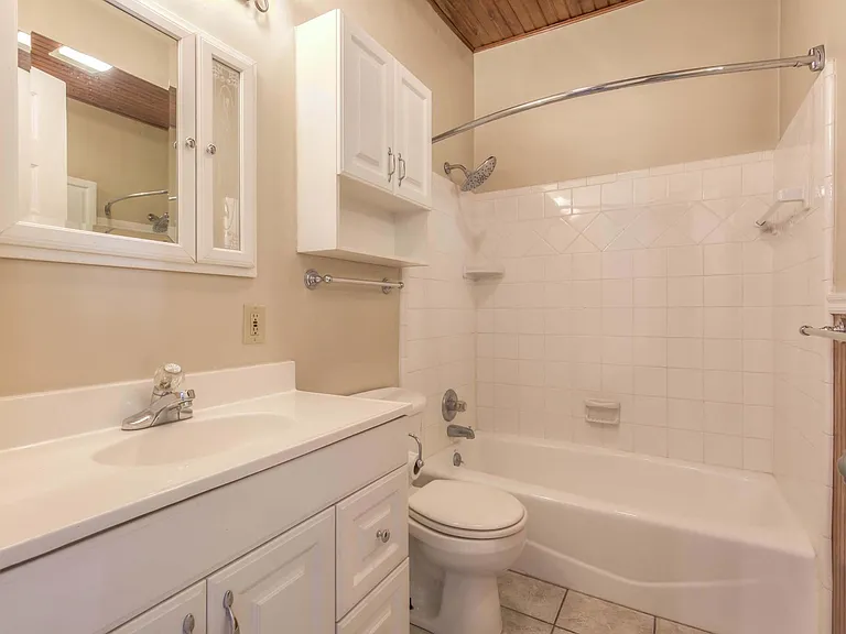 212 W 12th St #2 — Photo 18