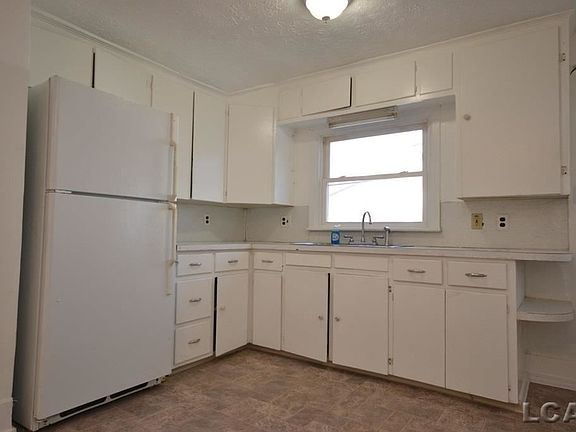 5th image of 120 Bent Oak Ave