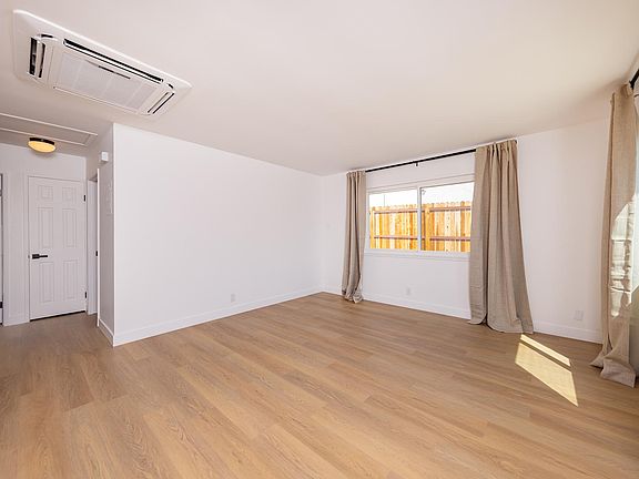 4th image of 214 Eucalyptus St