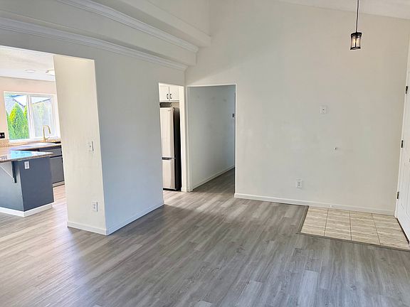 5th image of 5067 Royal Ave