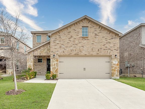 2nd image of 321 Glenwick Ln