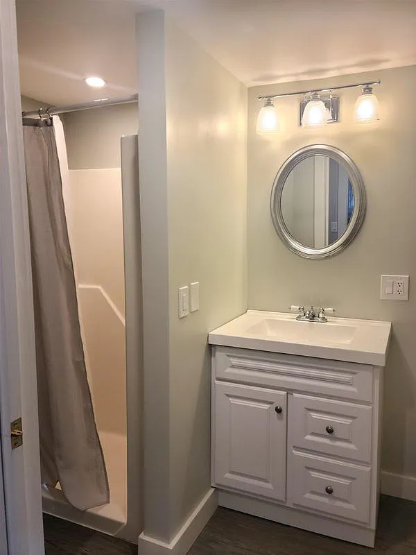 1 bed, 1.0 bath, 700 sqft, $2,000 — Photo 3