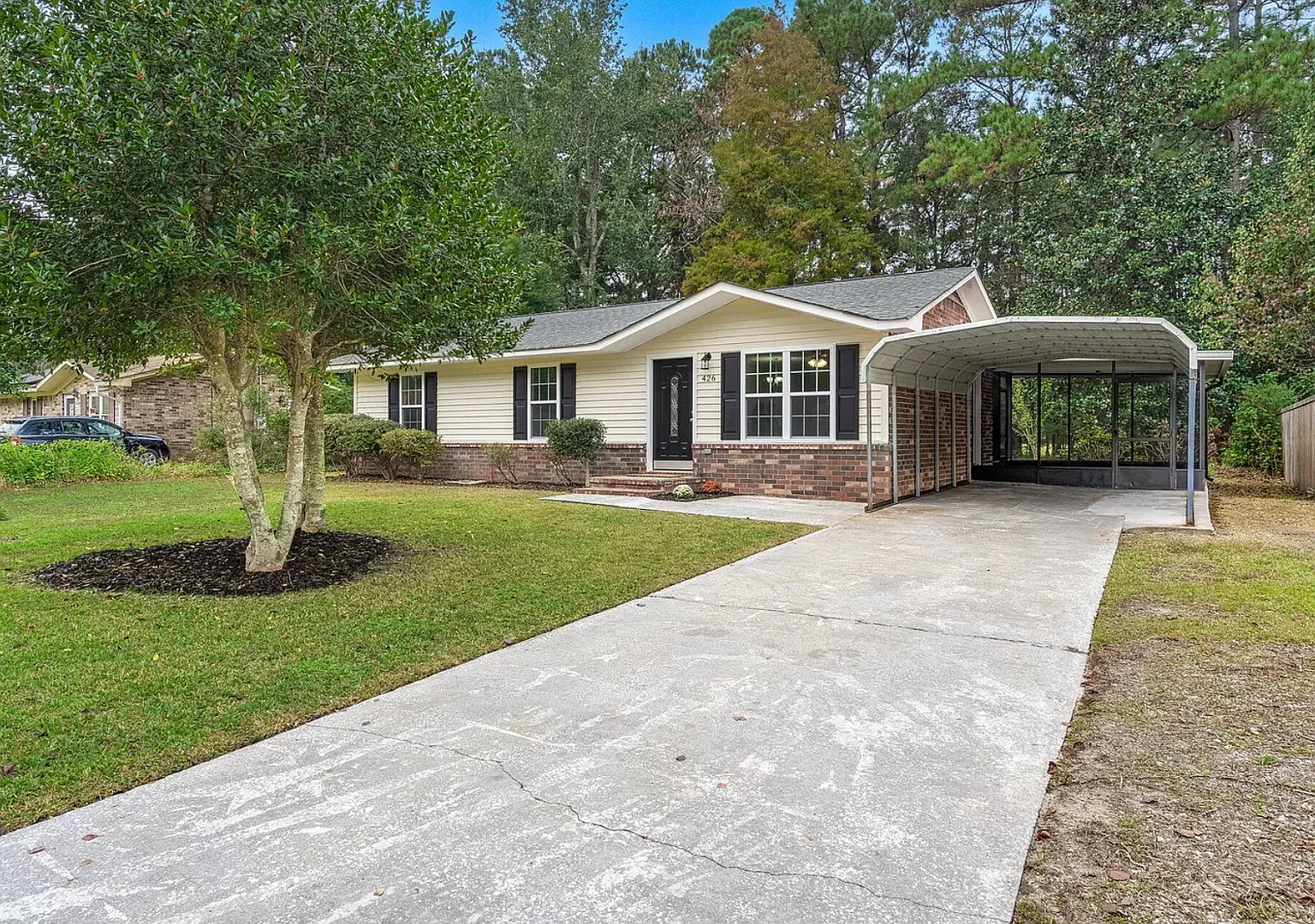 Beautiful Summerville Rent Ready, Fully Renovated Home — Photo 4