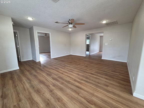 4th image of 863 W 1st Ave