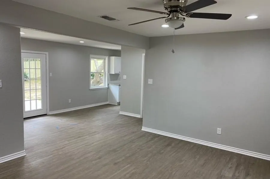 Building Photo - 2315 Mimosa Dr