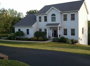 8 Carriage Dr, East Greenbush, NY 12061