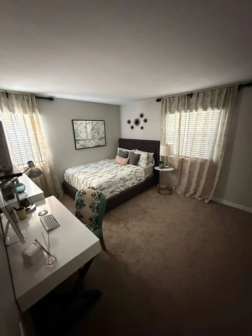 NorthStar Deluxe Spacious 2-Bedroom, 1-Bath Apartment — Photo 3