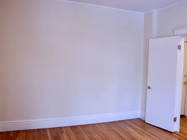 56 Queensberry St #7 — Photo 14