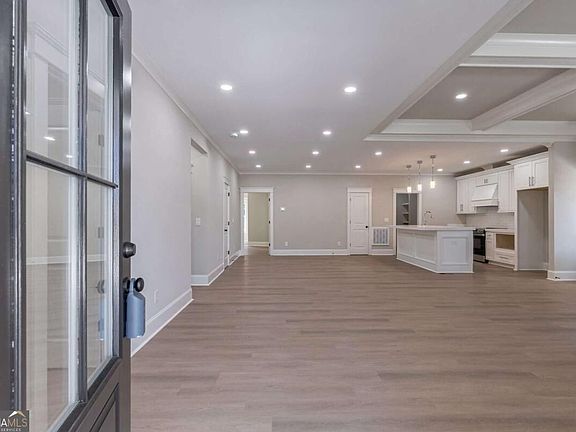 2nd image of 540 Sunset Ave