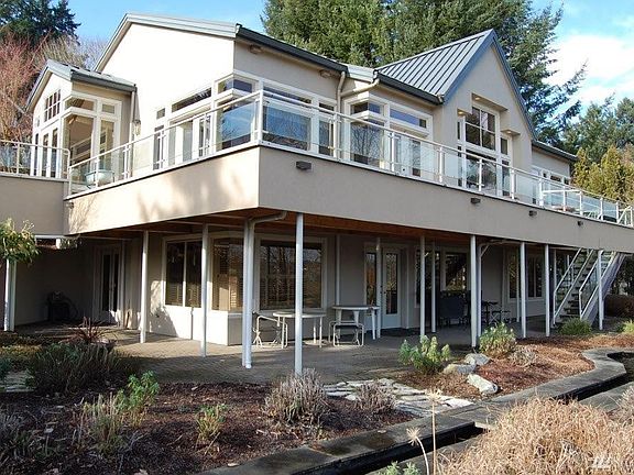 2nd image of 425 W Bay Dr NW