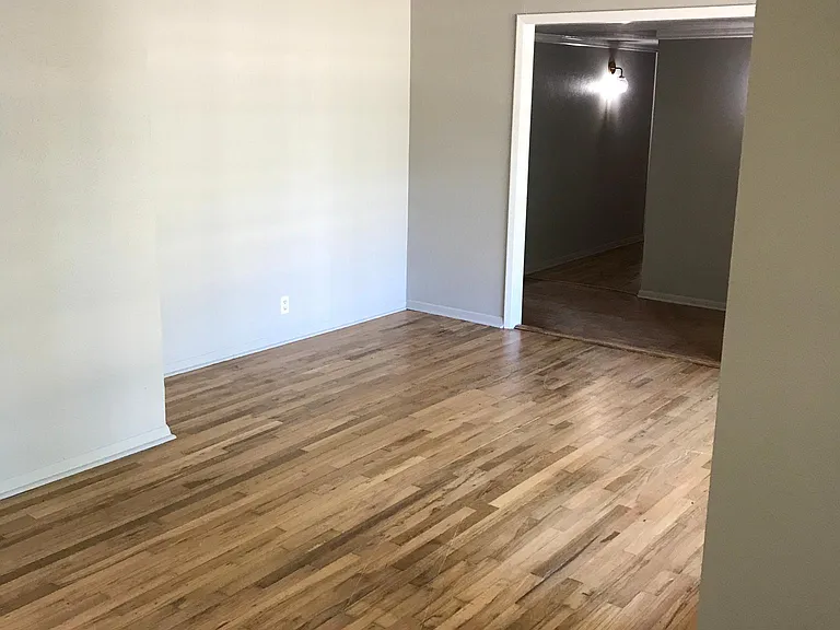 Front sunroom or dining room to entrance hall