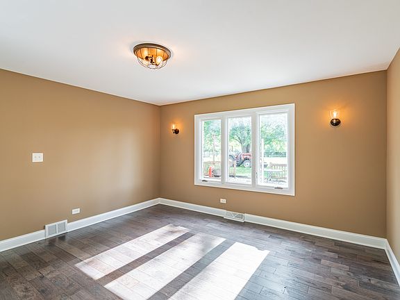 4th image of 26523 S Woodlawn Ave