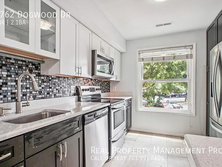 1762 Dogwood Dr — Photo 3
