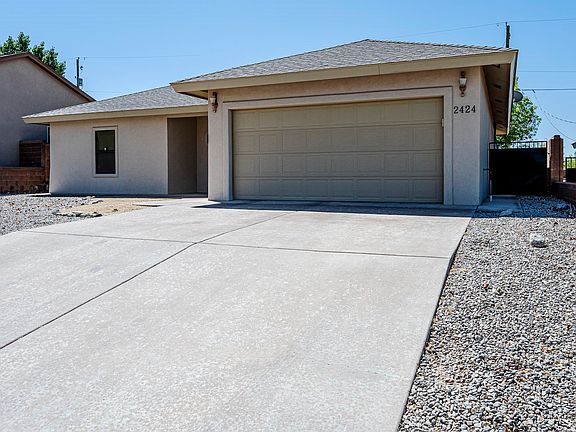 3rd image of 2424 Mesa Ln