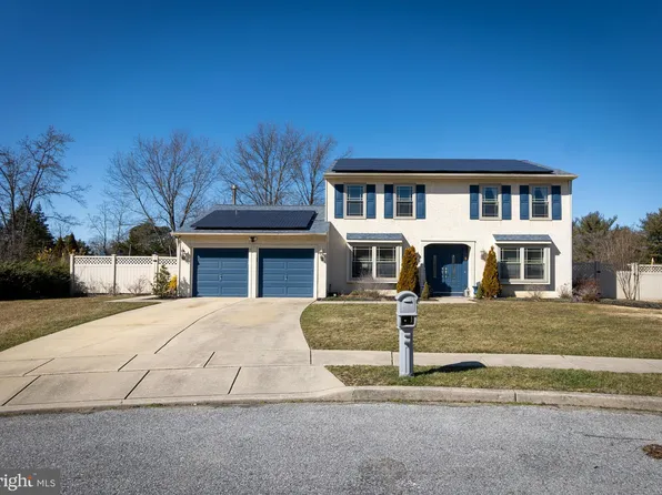 5 Knoll Ct, Sewell, NJ 08080