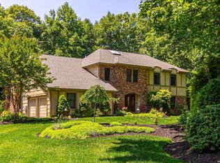 17 Wandering Way, Smithtown, NY 11787