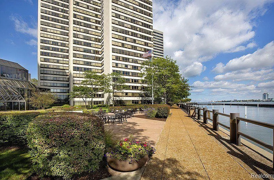 1001 W Jefferson Ave #300-22I
